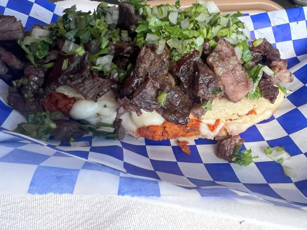 Carne asada vampiro with melted cheese